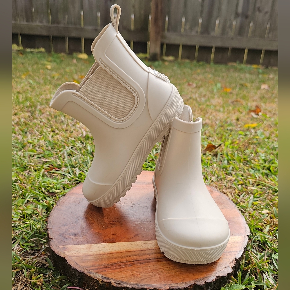 BEARPAW Toddler and Kids' Chelsea Rain Boots in taupe.